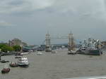 London  Stadtrundfahrt Blick von der London Bridge auf die Tower Bridge (GB).